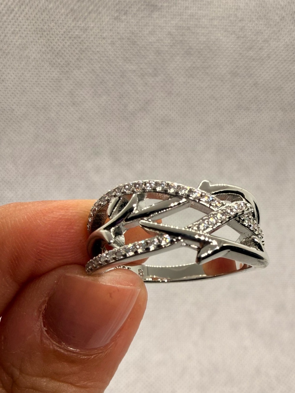 925 Sterling Silver Cubic Zirconia Criss Cross Crossover Band Ring
